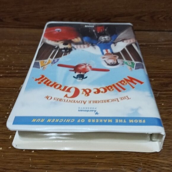 The Incredible Adventures of Wallace Gromit (VHS, Clamshell, 2000, BBC) 3 in 1 - Picture 2 of 7